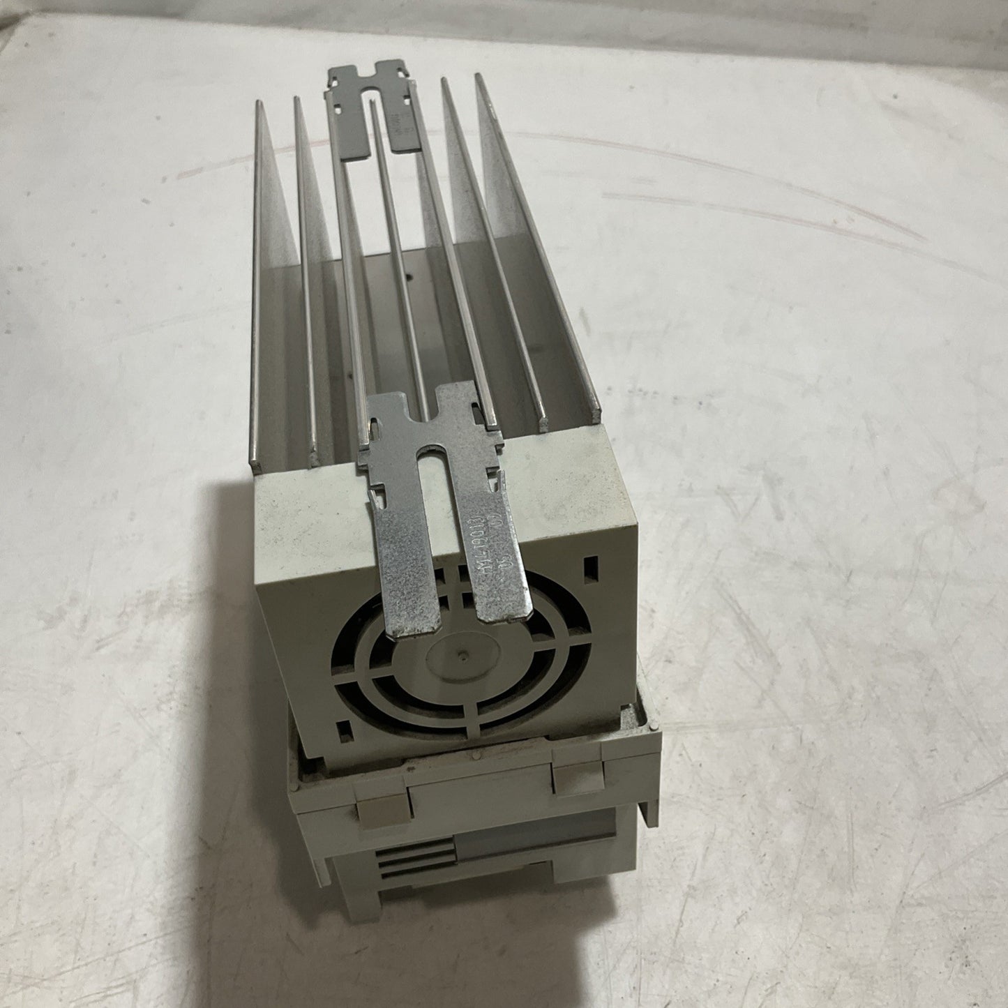 LENZE ECSEA016C4B SERVO DRIVE VARIABLE FREQUENCY CONTROL INVERTER XE25