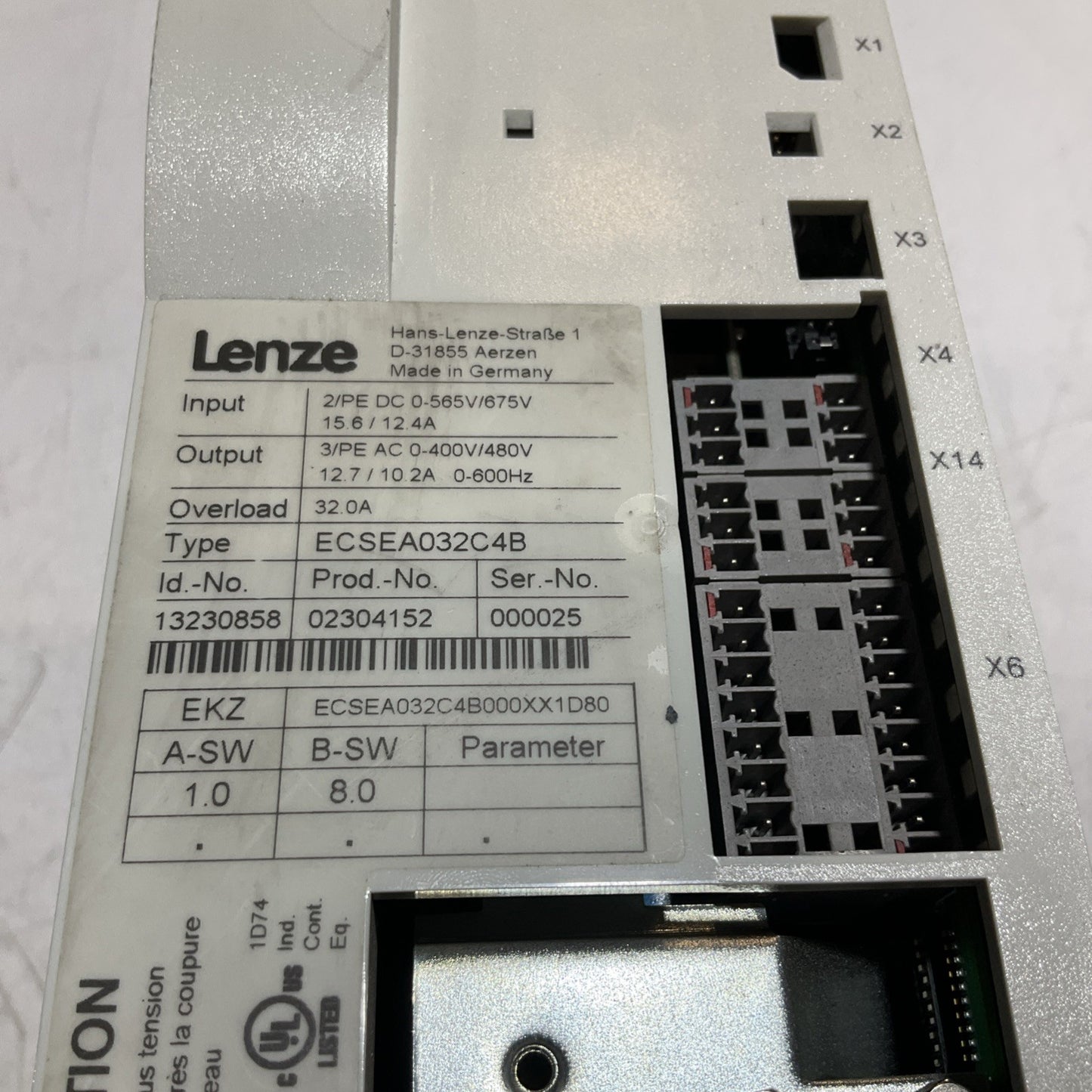 LENZE ECSEA32C4B SERVO DRIVE VARIABLE FREQUENCY CONTROLLER INVERTER XE25
