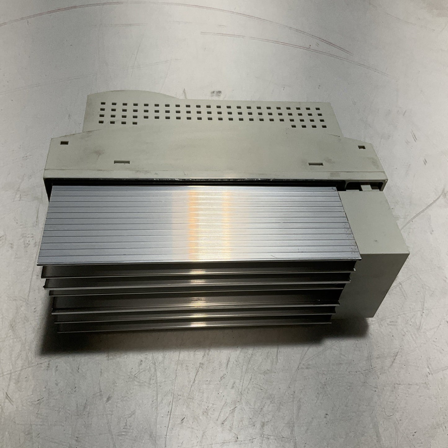 LENZE ECSEA016C4B SERVO DRIVE VARIABLE FREQUENCY CONTROLLER INVENTER XE25