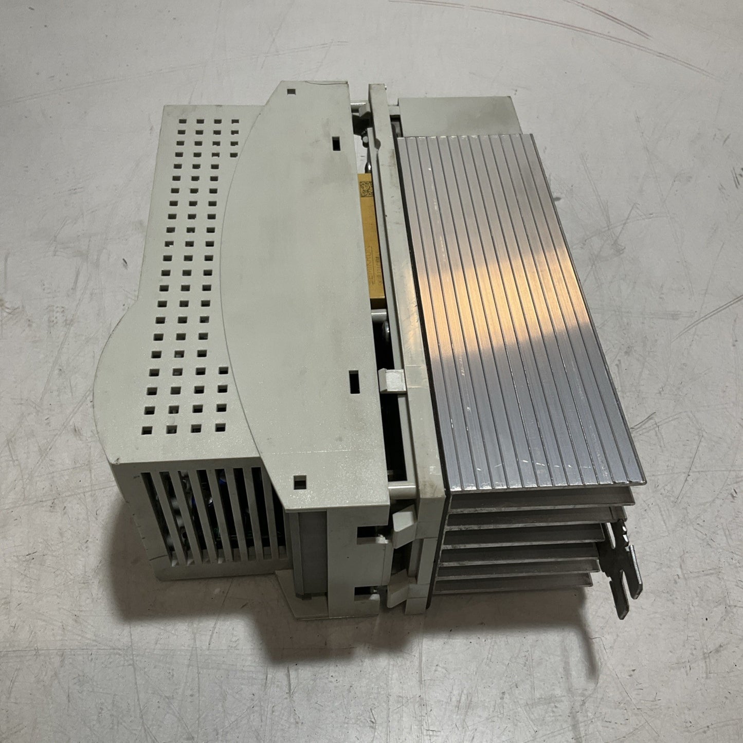 LENZE ECSEA32C4B SERVO DRIVE VARIABLE FREQUENCY CONTROLLER INVERTER XE25