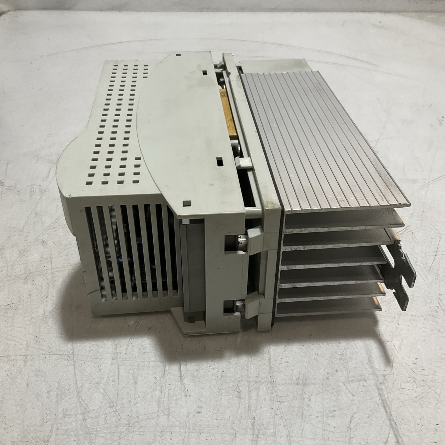 LENZE ECSEA32C4B SERVO DRIVE VARIABLE FREQUENCY CONTROLLER INVERTER XE25