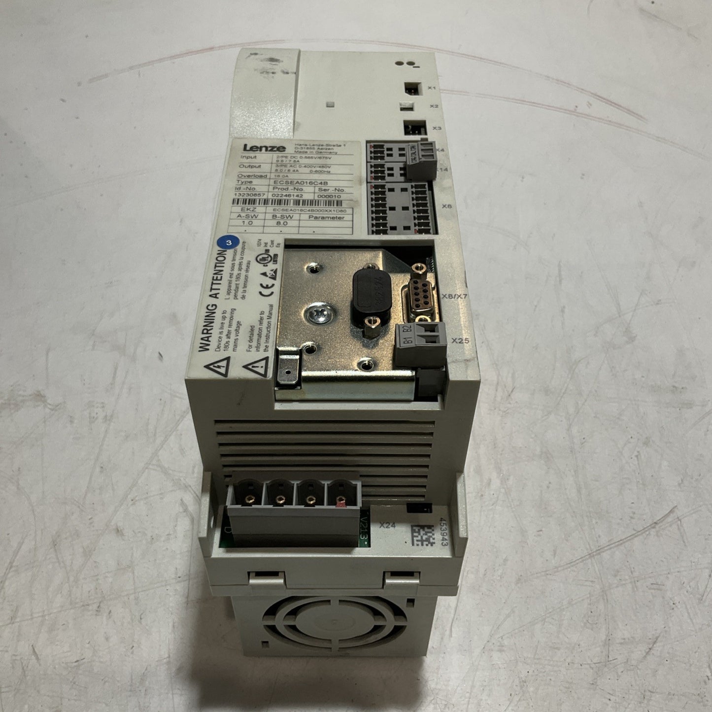 LENZE ECSEA016C4B SERVO DRIVE VARIABLE FREQUENCY CONTROLLER INVENTER XE25