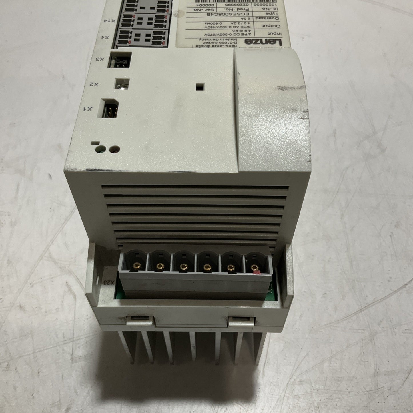 LENZE ECSEA008C4B DRIVE VARIABLE FREQUENCY CONTROLLER INVERTER XE25