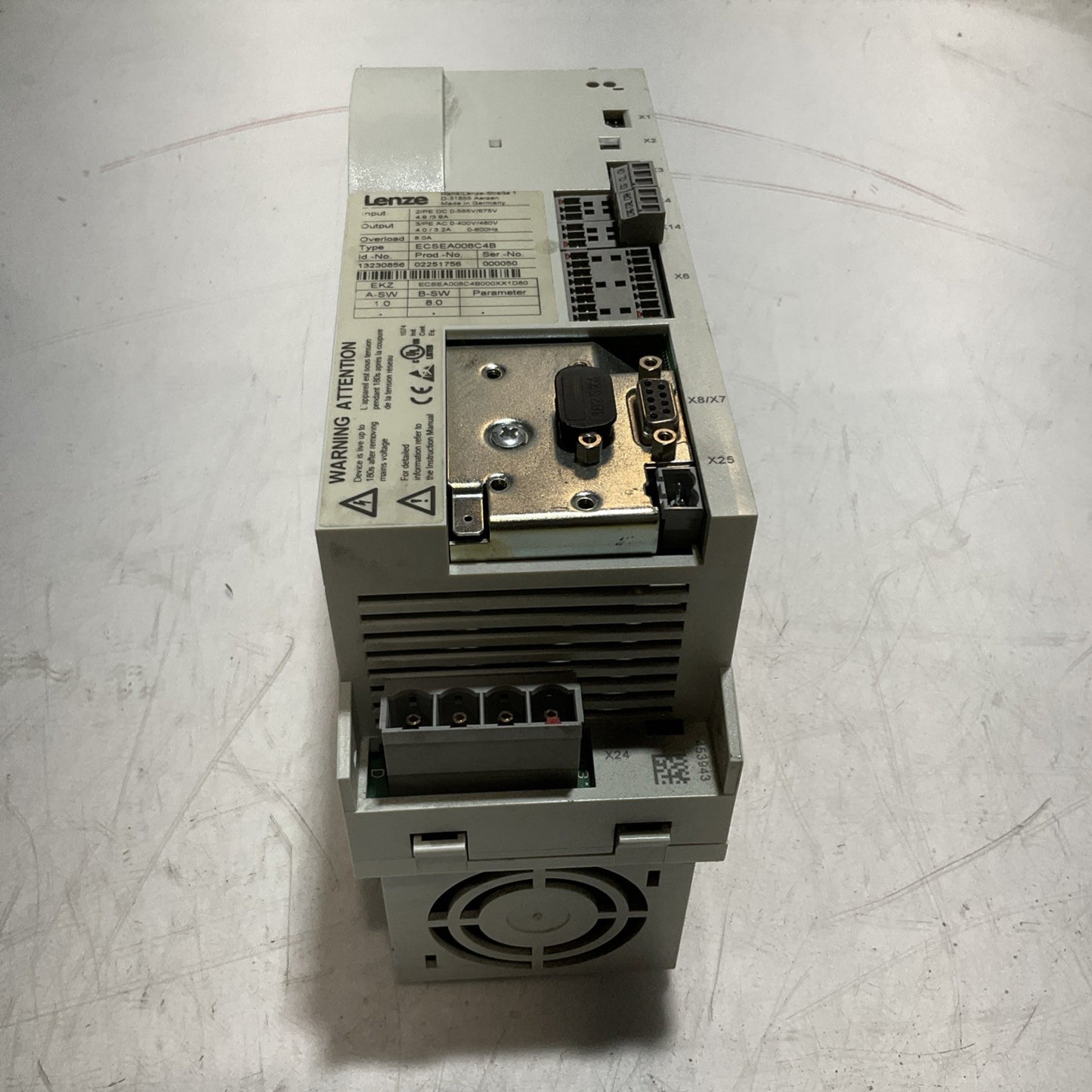 LENZE ECSEA008C4B SERVO DRIVE VARIABLE FREQUENCY CONTROLLER INVERTER XE25