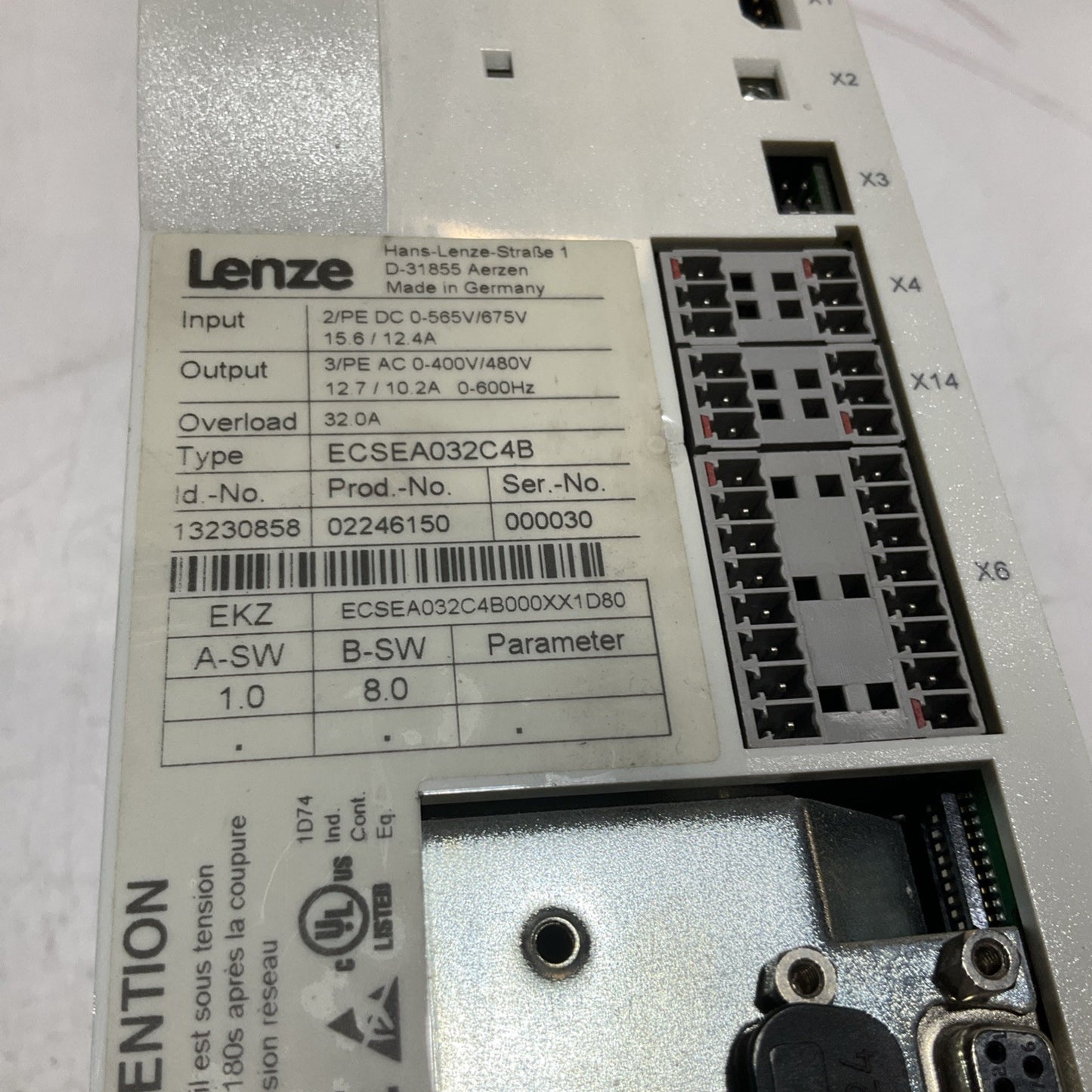 LENZE ECSEA032C4B SERVO DRIVE VARIABLE FREQUENCY CONTROLLER INVERTER XE25