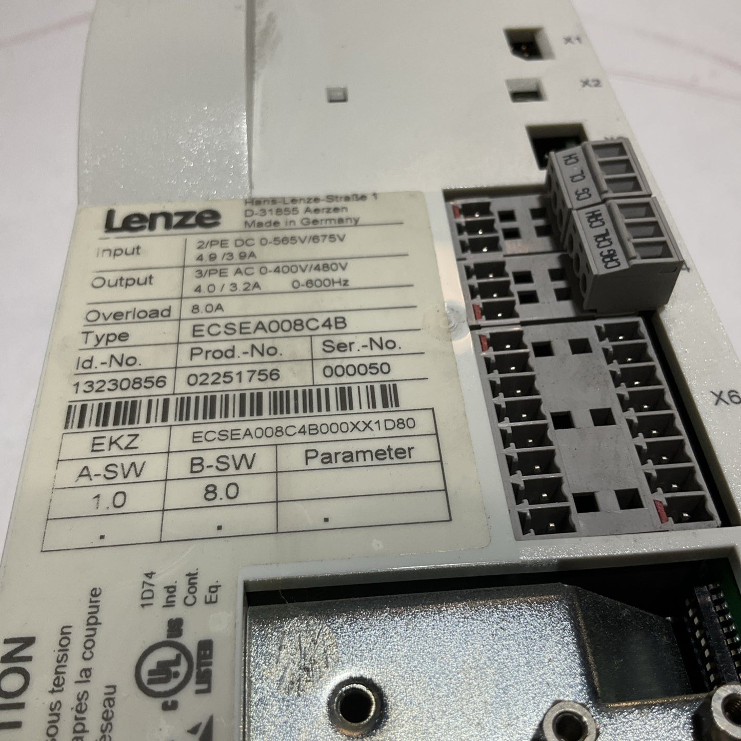 LENZE ECSEA008C4B SERVO DRIVE VARIABLE FREQUENCY CONTROLLER INVERTER XE25