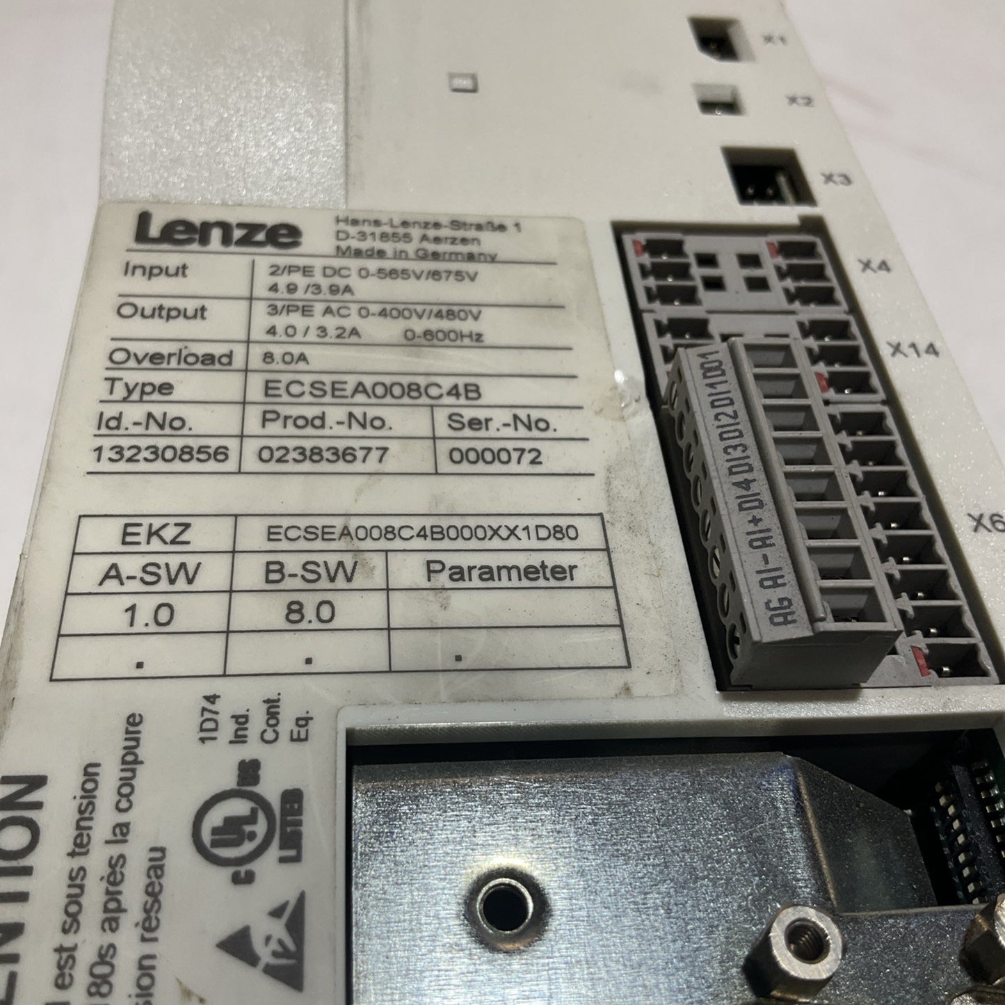 LENZE ECSEA008C4B SERVO DRIVE VARIABLE FREQUENCY CONTROLLER INVERTER XE25