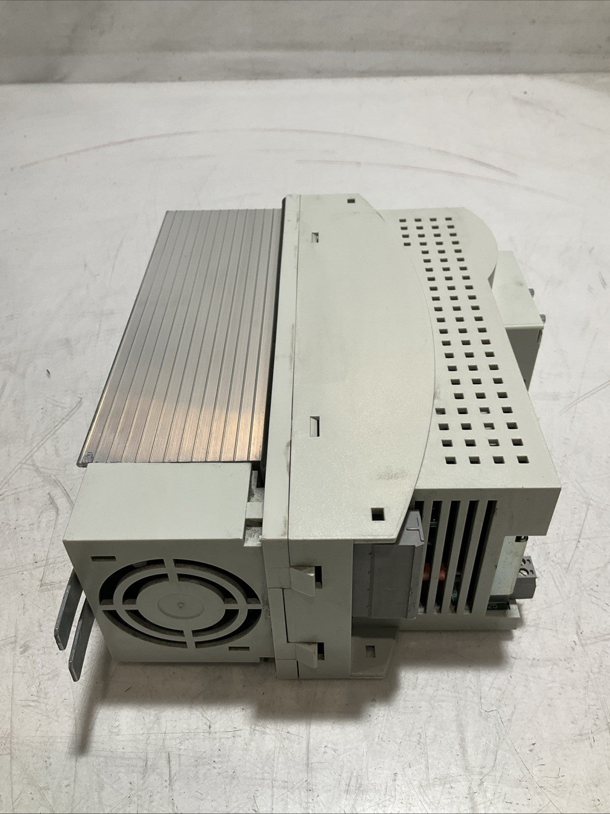 LENZE INTERBUS ECSEA032C4B DRIVE VARIABLE FREQUENCY CONTROLLER INVERTE XE25