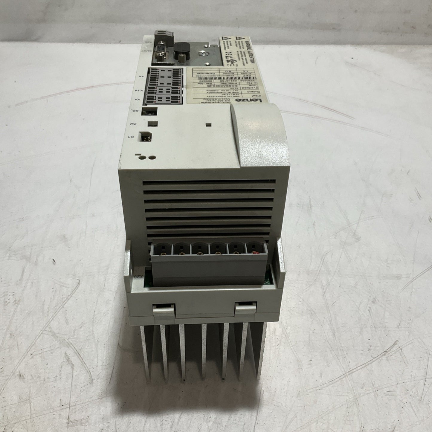 LENZE ECSEA032C4B SERVO DRIVE VARIABLE FREQUENCY CONTROLLER INVERTER XE25