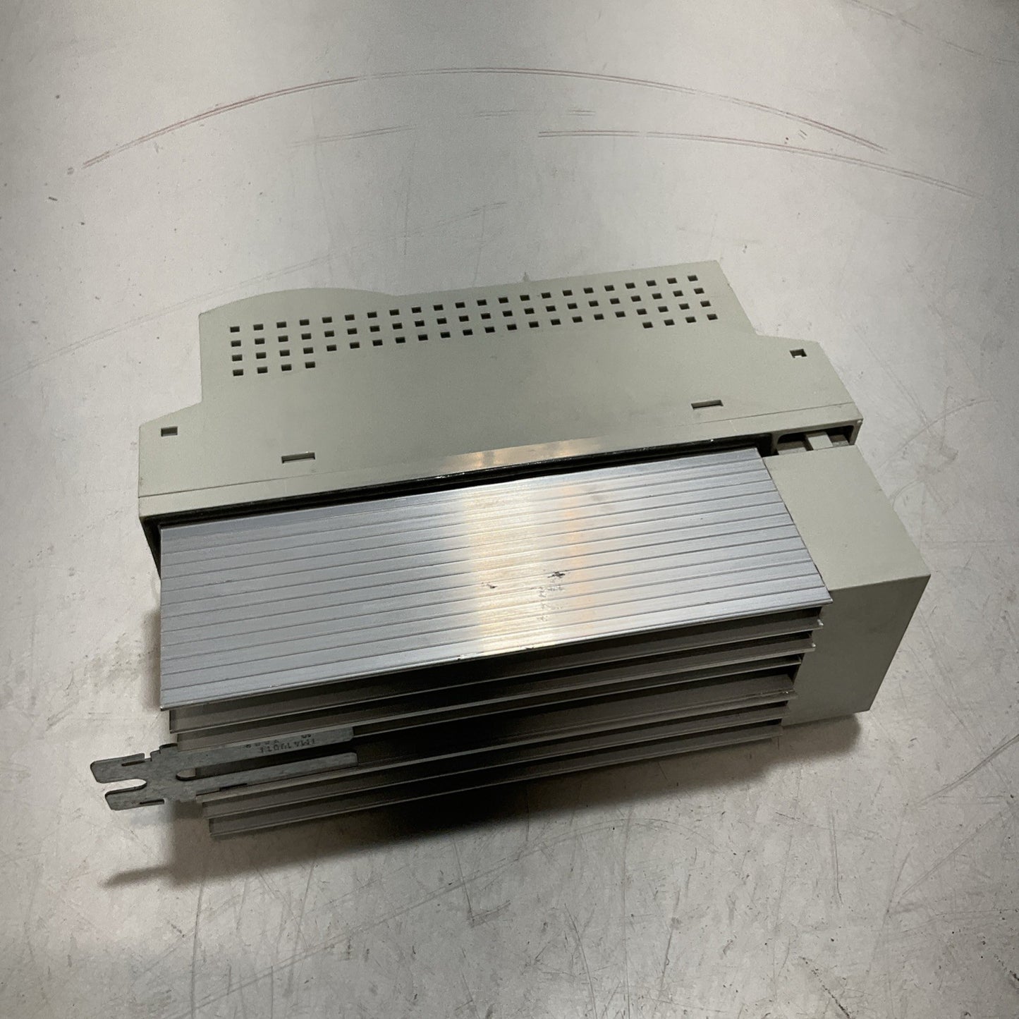 LENZE ECSEA008C4B SERVO DRIVE VARIABLE FREQUENCY CONTROLLER INVERTER XE25