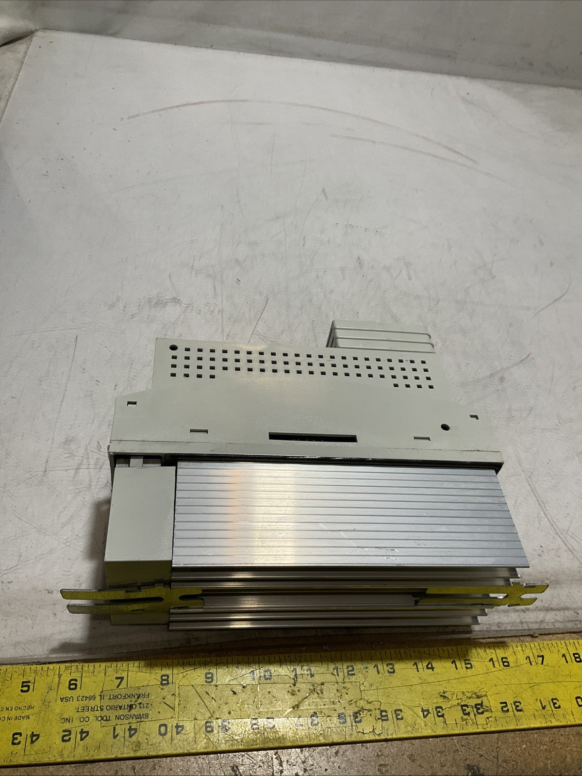 LENZE INTERBUS ECSEA032C4B DRIVE VARIABLE FREQUENCY CONTROLLER INVERTE XE25