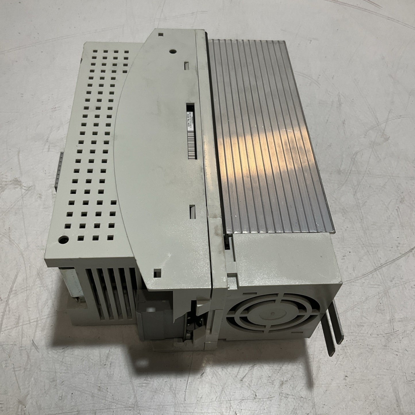 LENZE ECSEA008C4B SERVO DRIVE VARIABLE FREQUENCY CONTROLLER INVERTER XE25
