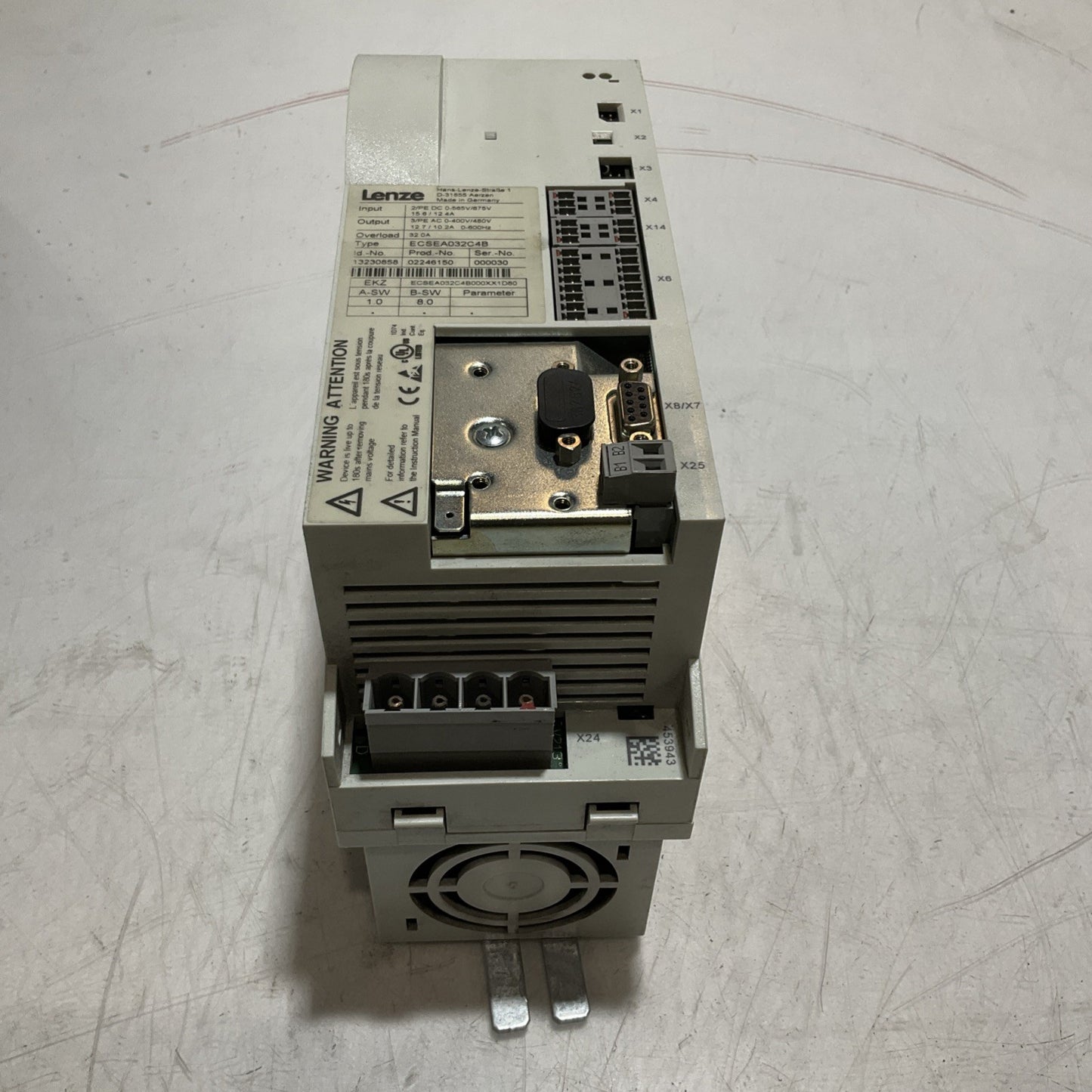 LENZE ECSEA032C4B SERVO DRIVE VARIABLE FREQUENCY CONTROLLER INVERTER XE25