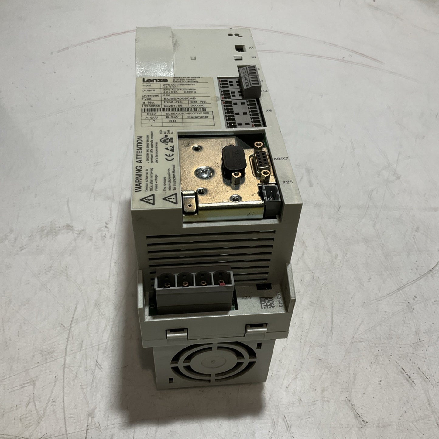 LENZE ECSEA008C4B SERVO DRIVE VARIABLE FREQUENCY CONTROLLER INVERTER XE25