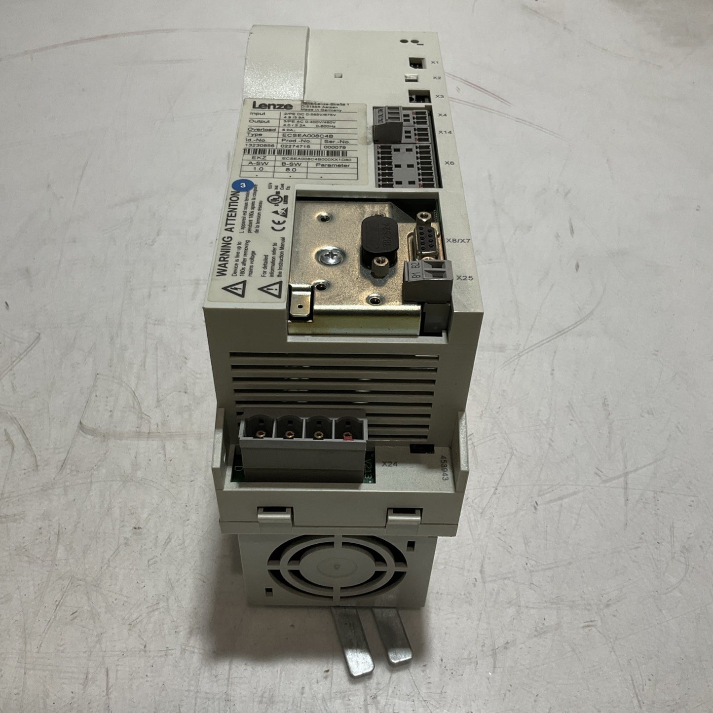 LENZE ECSEA008C4B SERVO DRIVE VARIABLE FREQUENCY CONTROLLER INVENTER XE25