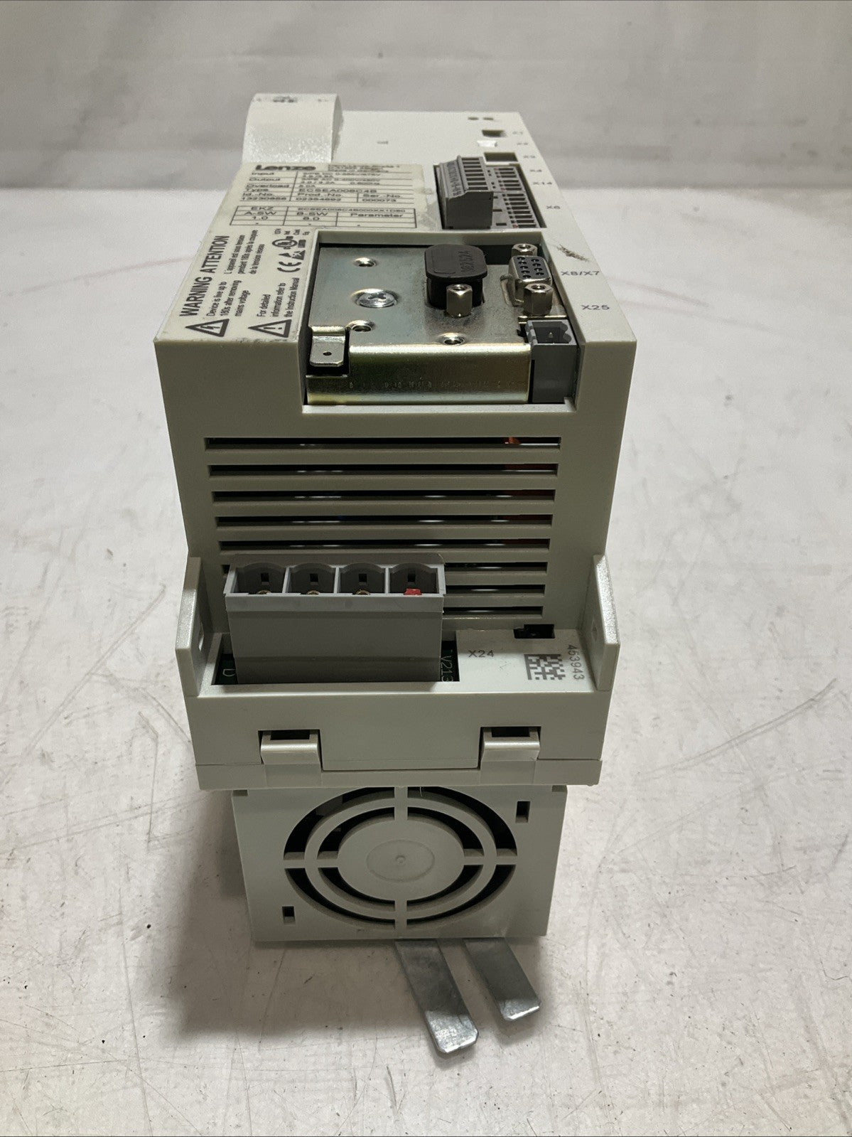 LENZE ECSEA008C4B DRIVE. VARIABLE FREQUENCY CONTROLLER INVERTER XE25