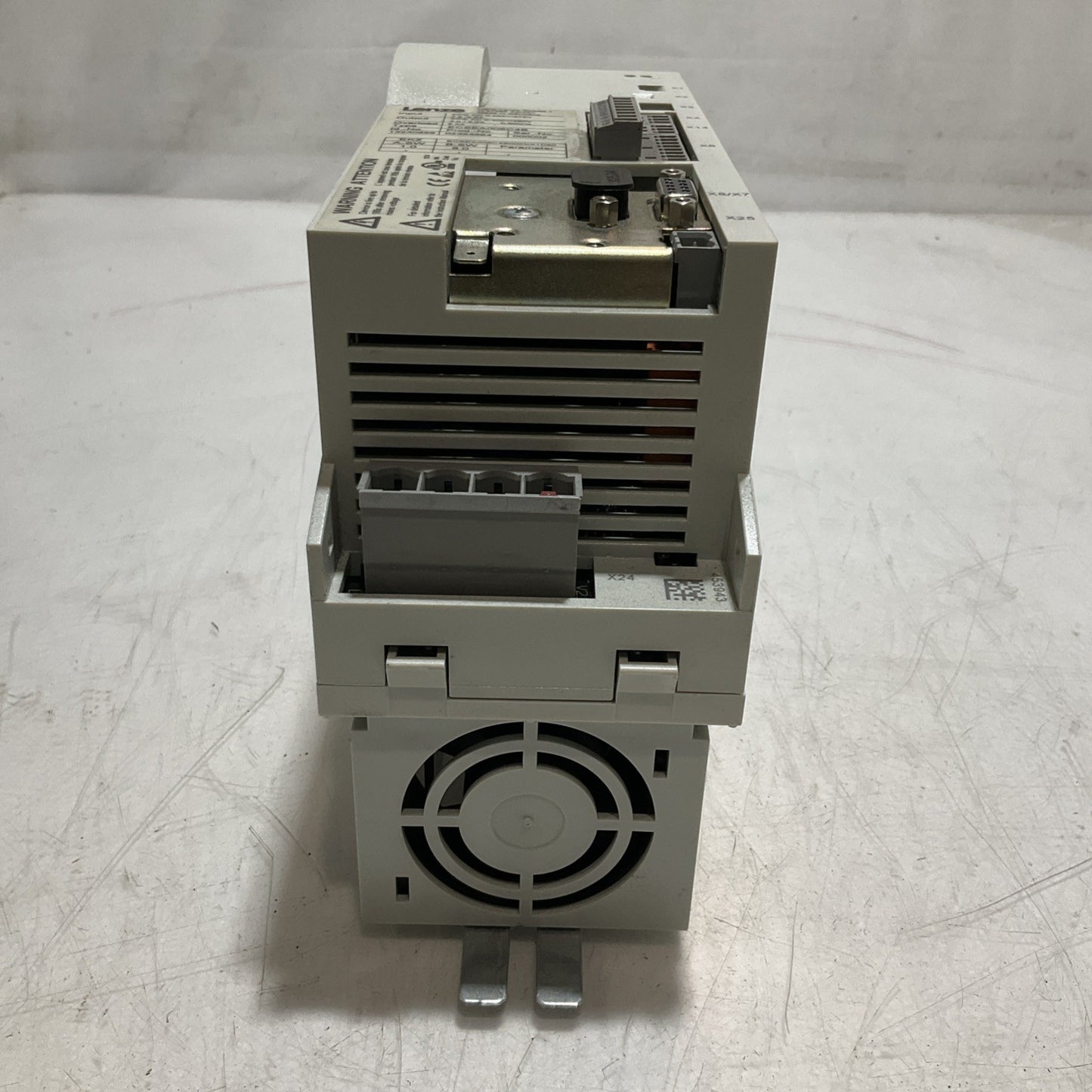 LENZE ECSEA008C4B DRIVE VARIABLE FREQUENCY CONTROLLER INVERTER XE25