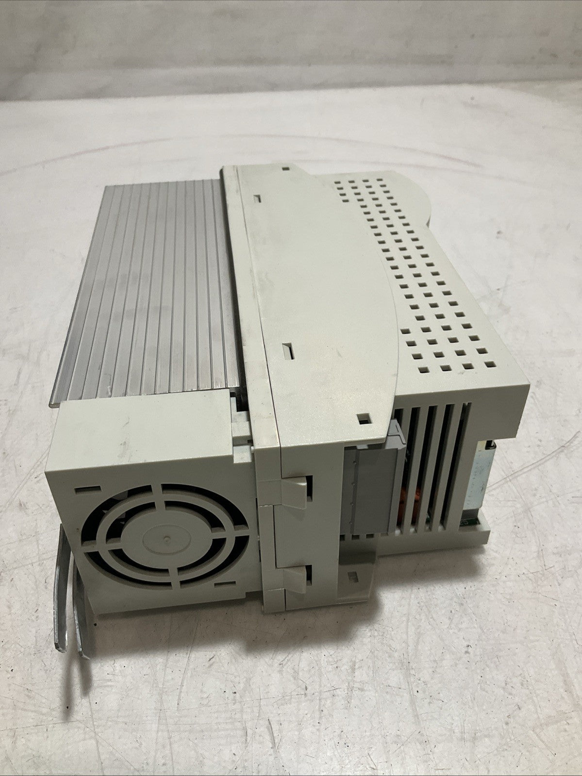 LENZE ECSEA008C4B DRIVE. VARIABLE FREQUENCY CONTROLLER INVERTER XE25