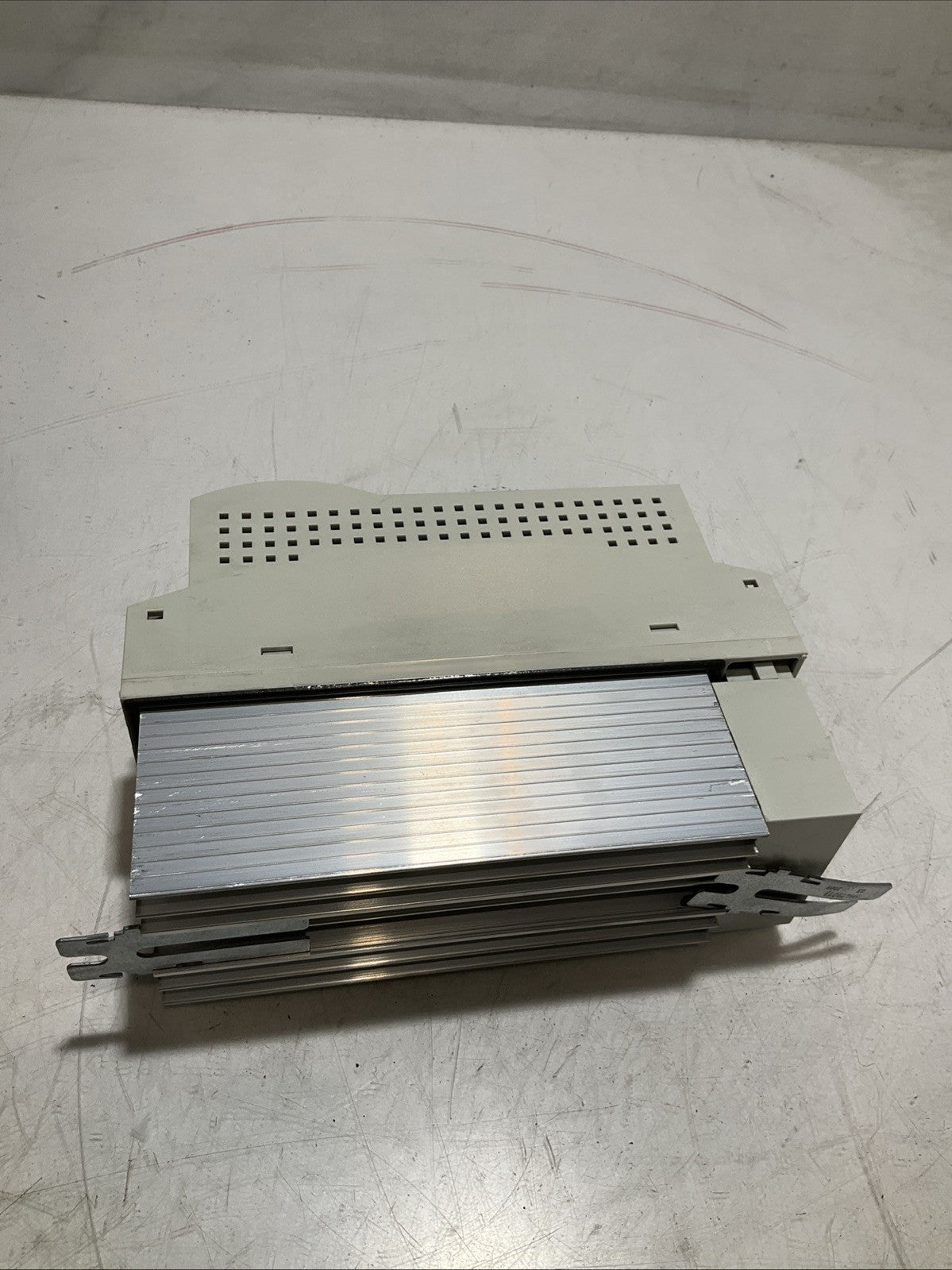 LENZE ECSEA008C4B DRIVE. VARIABLE FREQUENCY CONTROLLER INVERTER XE25