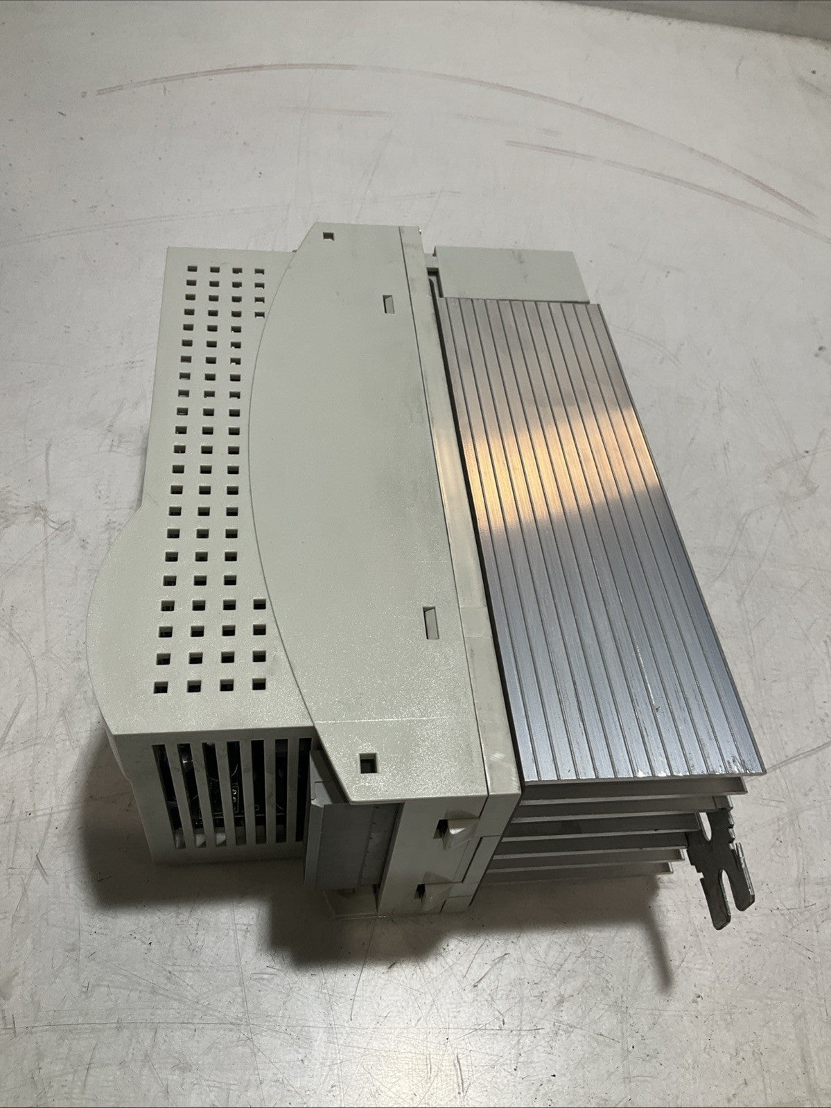 LENZE ECSEA008C4B DRIVE. VARIABLE FREQUENCY CONTROLLER INVERTER XE25