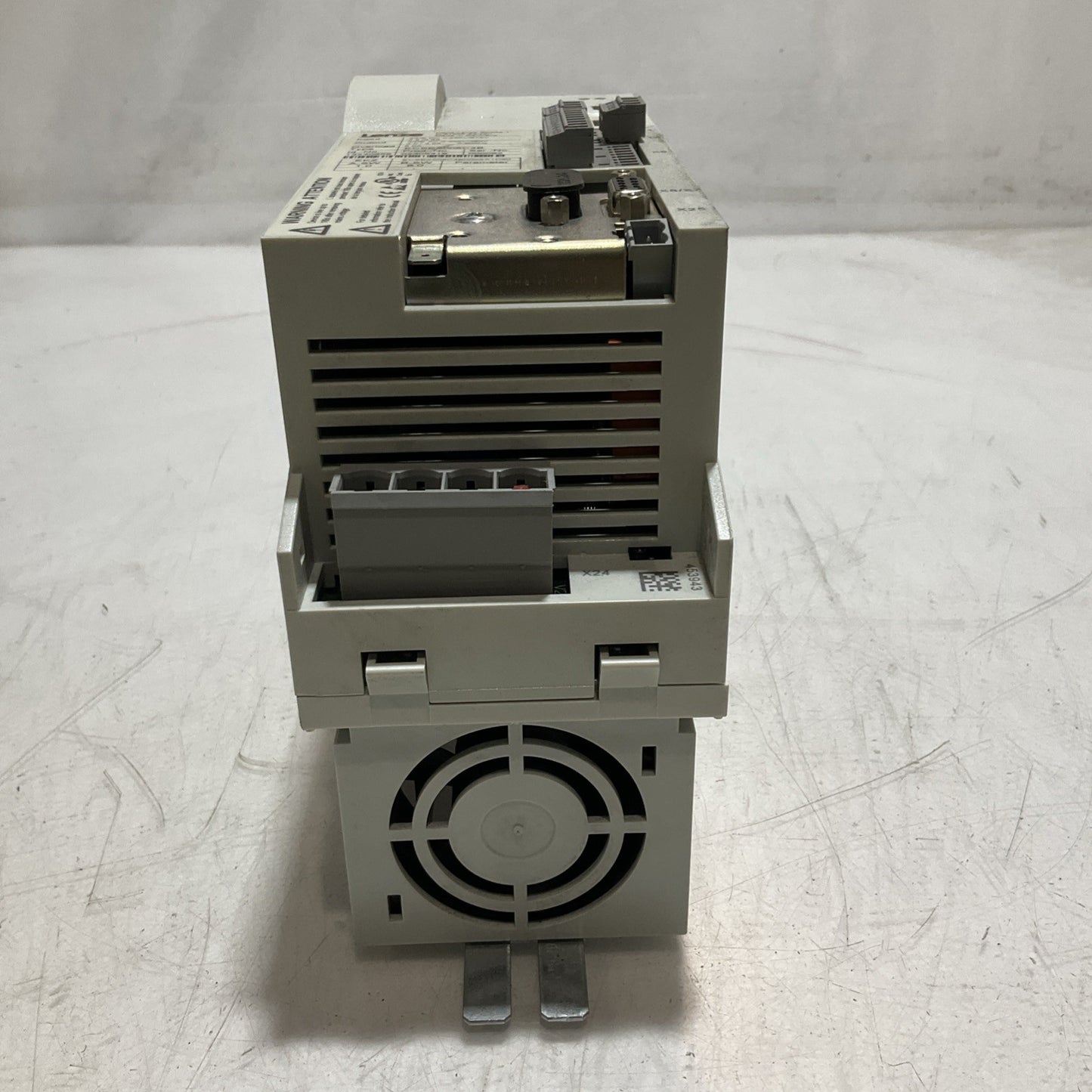 LENZE ECSEA008C4B DRIVE VARIABLE FREQUENCY CONTROLLER INVERTER XE25