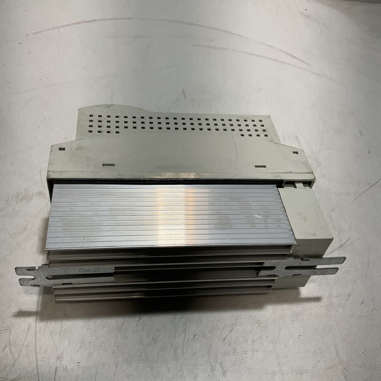 LENZE ECSEA008C4B DRIVE VARIABLE FREQUENCY CONTROLLER INVERTER XE25