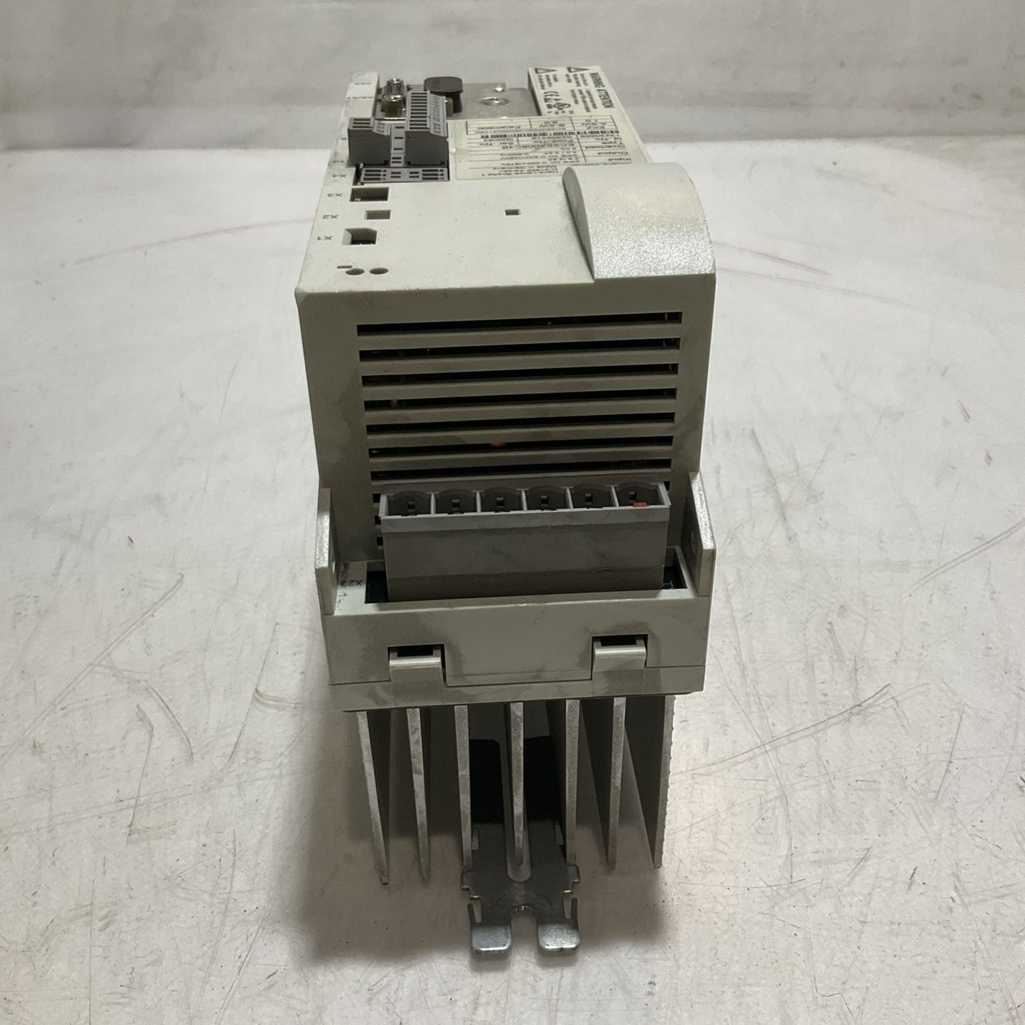 LENZE ECSEA008C4B DRIVE VARIABLE FREQUENCY CONTROLLER INVERTER XE25