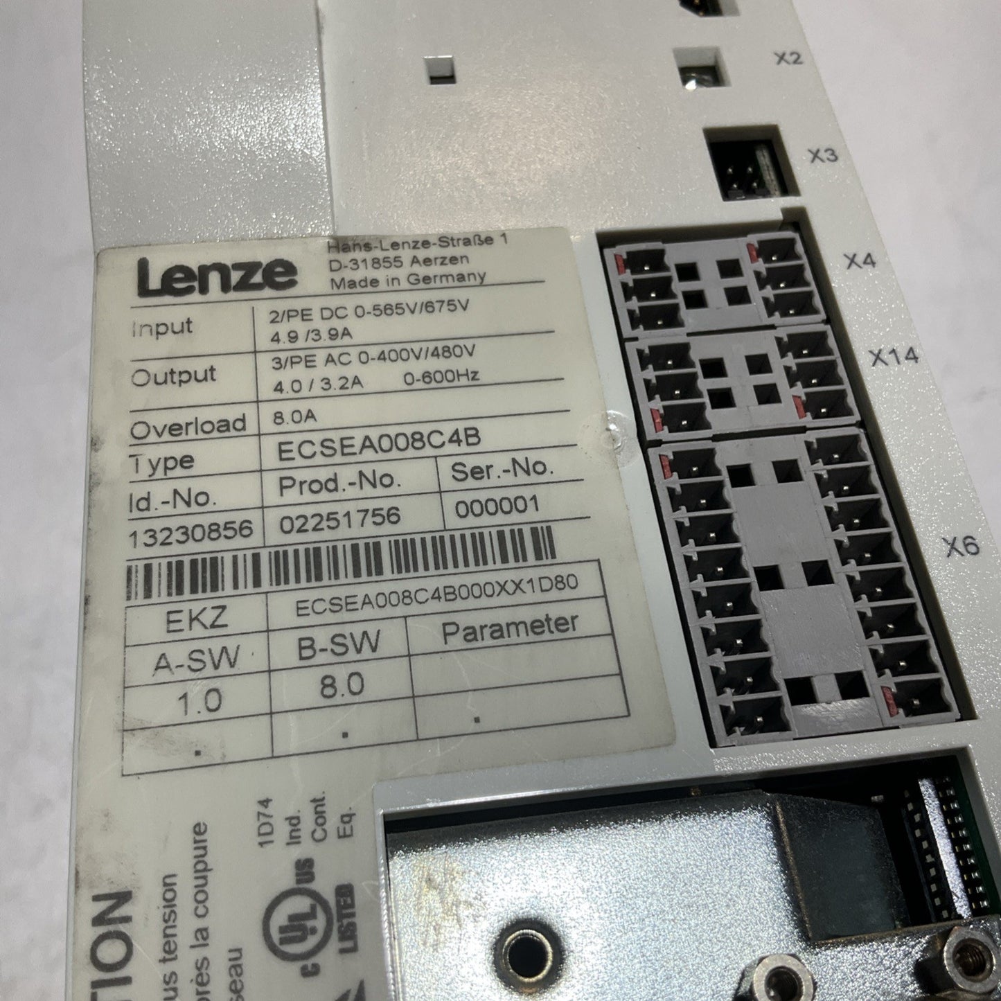 LENZE ECSEA008C4B SERVO DRIVE VARIABLE FREQUENCY CONTROLLER INVERTER XE25