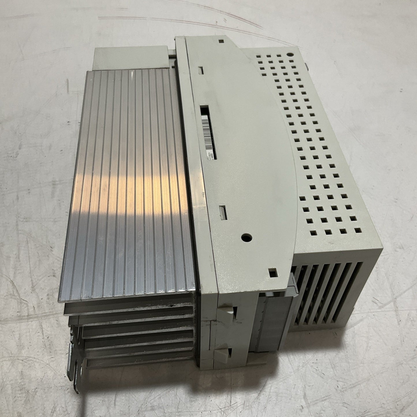 LENZE ECSEA008C4B SERVO DRIVE VARIABLE FREQUENCY CONTROLLER INVERTER XE25