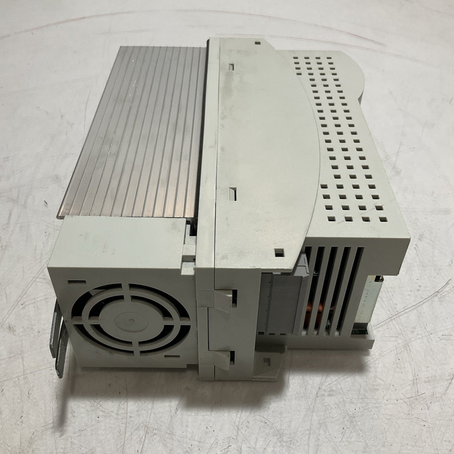 LENZE ECSEA008C4B DRIVE VARIABLE FREQUENCY CONTROLLER INVERTER EX25