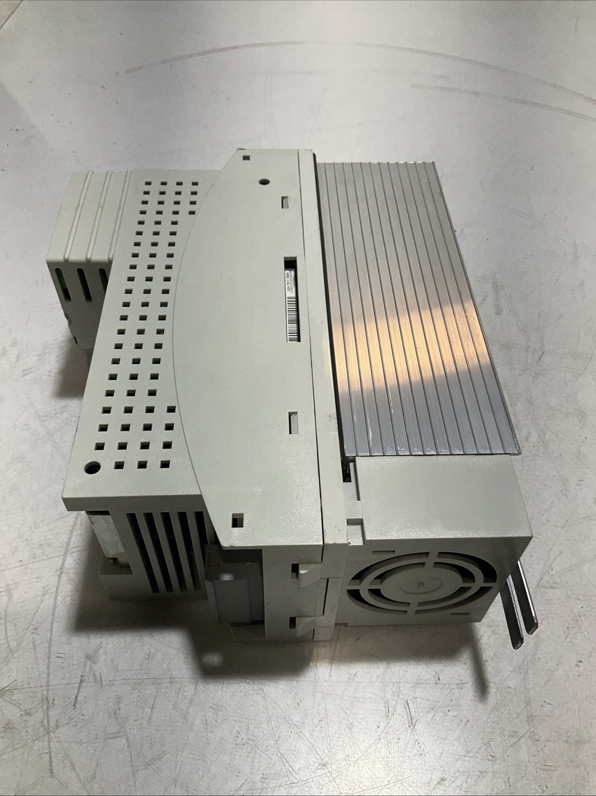 LENZE INTERBUS ECSEA008C4B DRIVE VARIABLE FREQUENCY CONTROLLER INVERTE XE25
