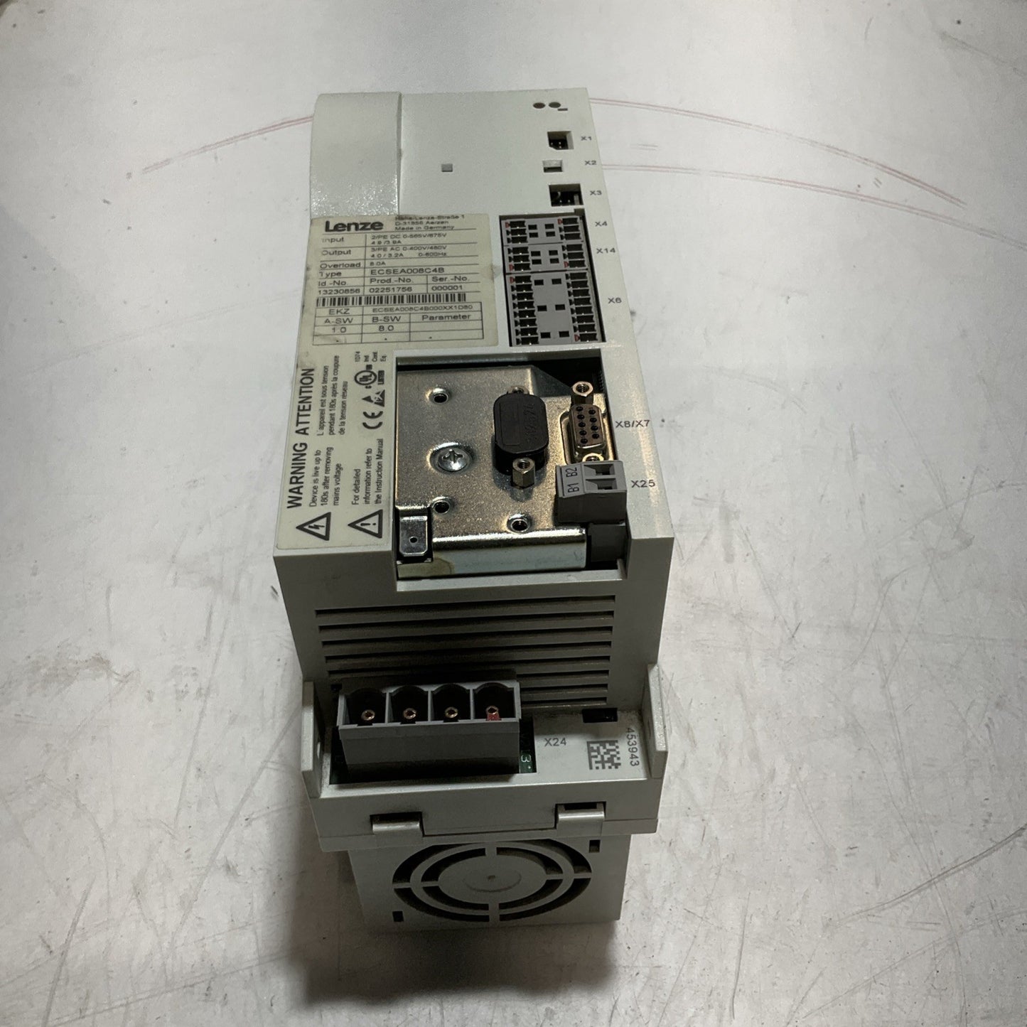 LENZE ECSEA008C4B SERVO DRIVE VARIABLE FREQUENCY CONTROLLER INVERTER XE25