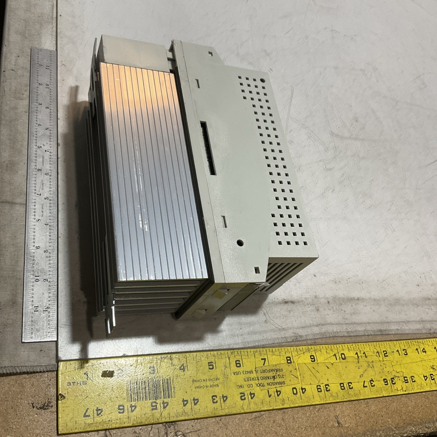 LENZE ECSEA008C4B DRIVE VARIABLE FREQUENCY CONTROLLER INVERTER EX25