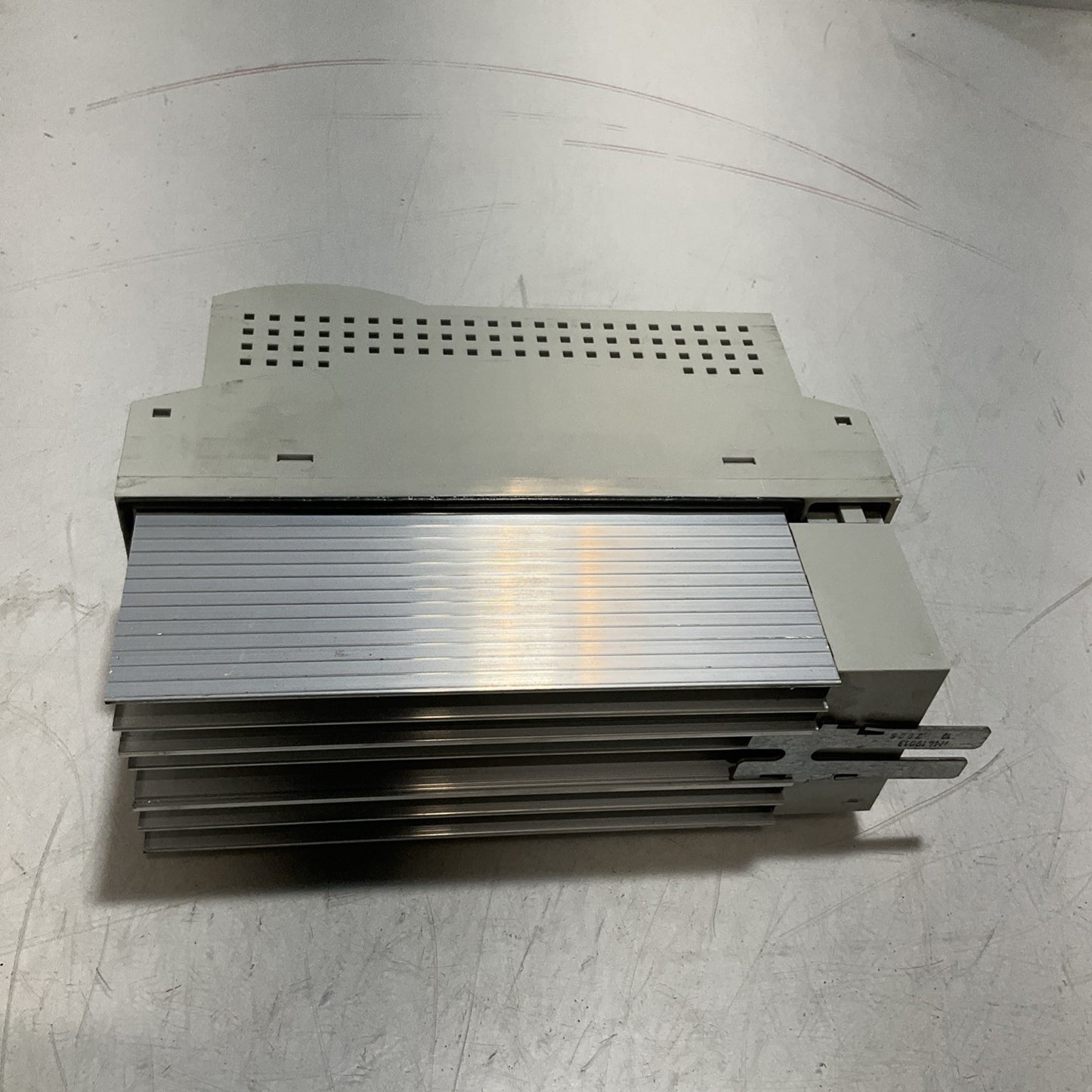 LENZE ECSEA008C4B DRIVE VARIABLE FREQUENCY CONTROLLER INVERTER XE25