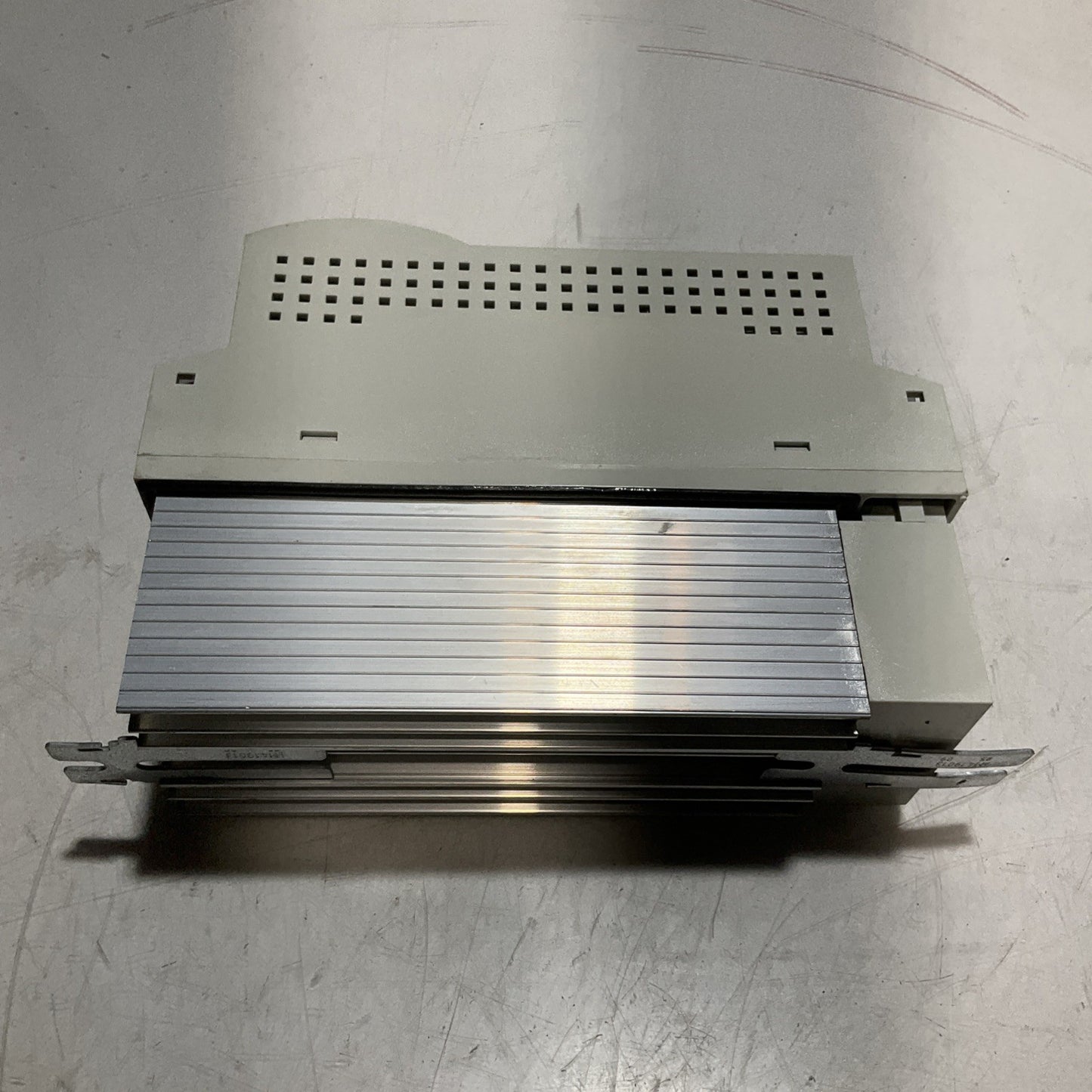 LENZE ECSEA008C4B DRIVE VARIABLE FREQUENCY CONTROLLER INVERTER XE25