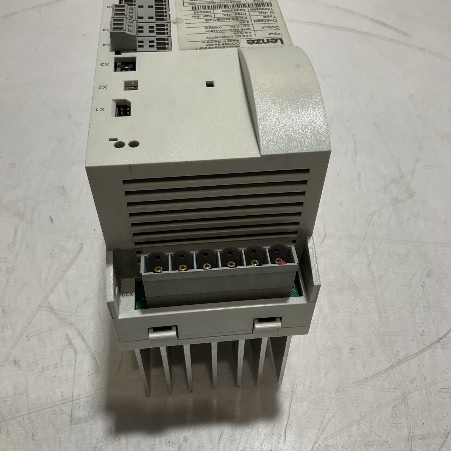 LENZE ECSEA008C4B DRIVE VARIABLE FREQUENCY CONTROLLER INVERTER XE25