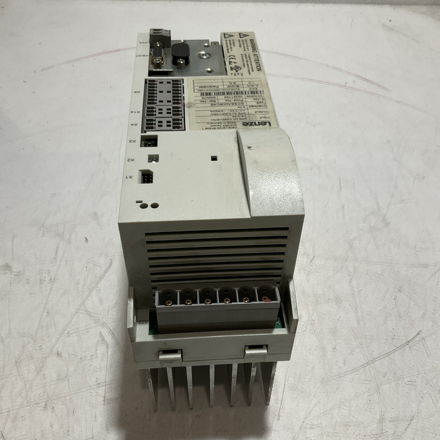 LENZE ECSEA0084B SERVO DRIVE VARIABLE FREQUENCY CONTROLLER INVERTER XE25