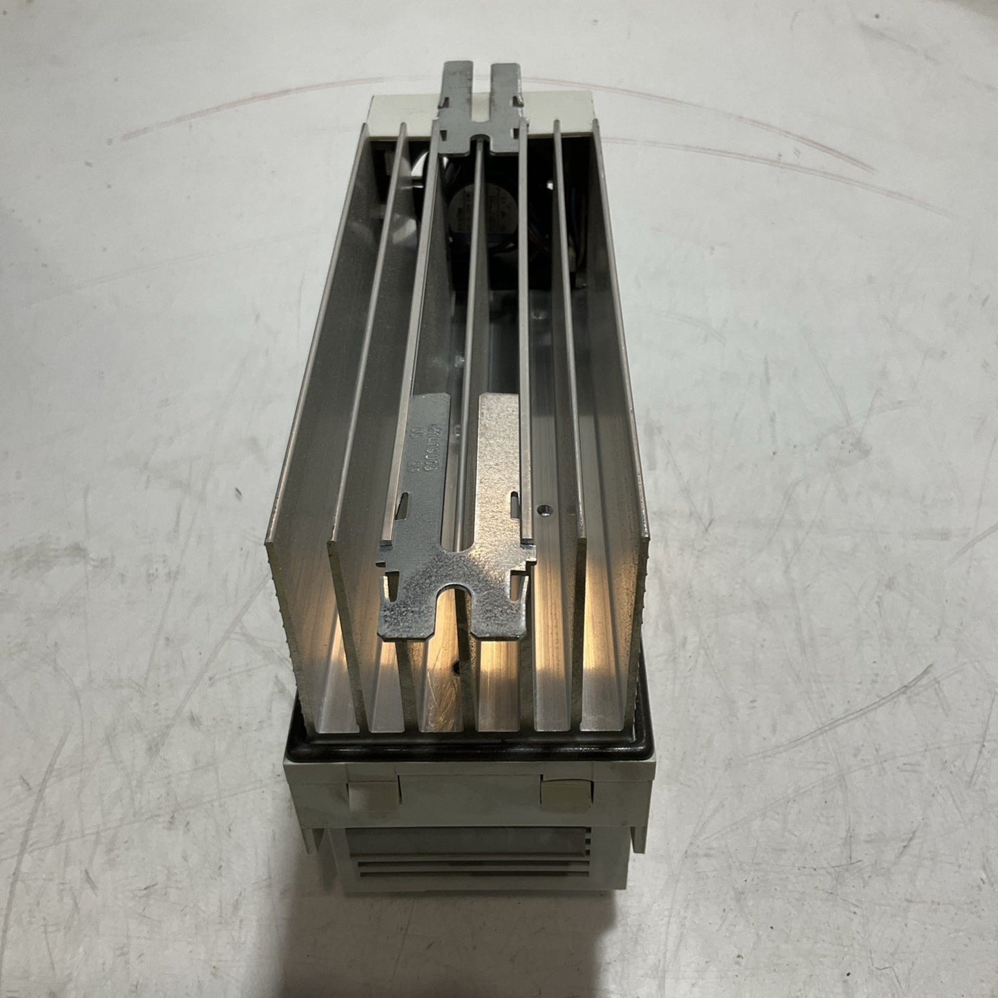 LENZE ECSEA008C4B SERVO DRIVE VARIABLE CONTROL MODULE XE25