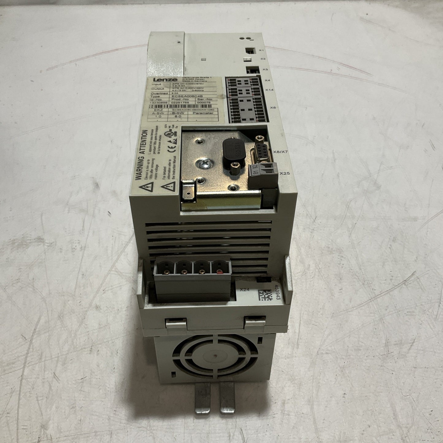 LENZE ECSEA0084B SERVO DRIVE VARIABLE FREQUENCY CONTROLLER INVERTER XE25