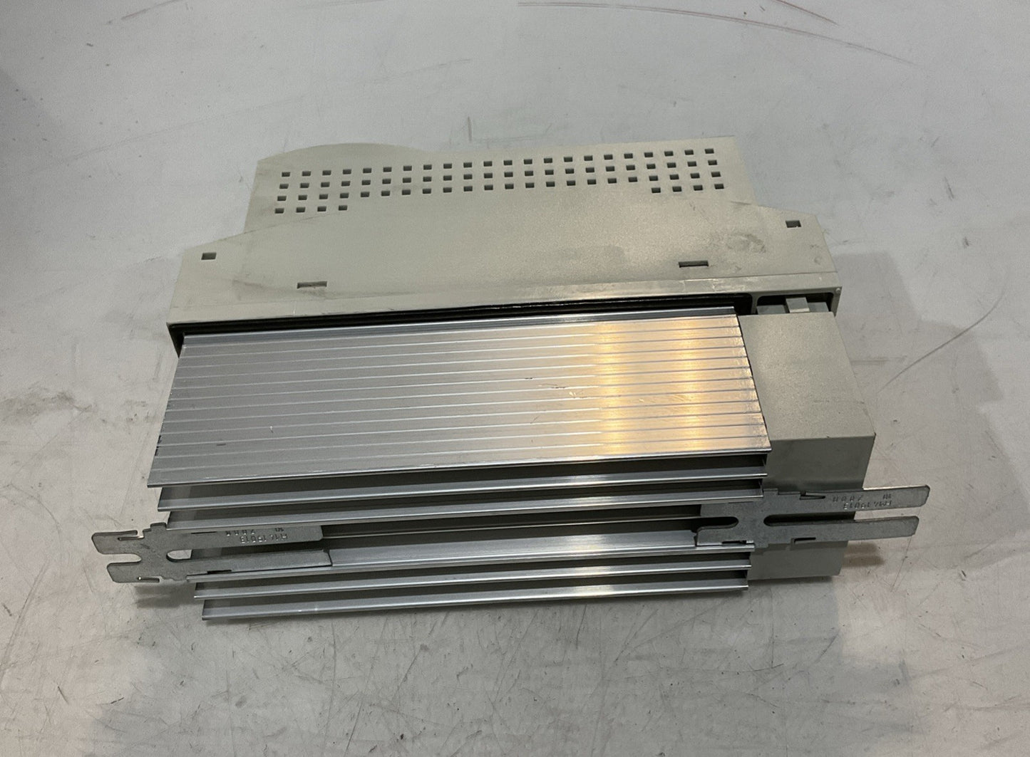 LENZE ECSEA008C4B SERVO DRIVE VARIABLE FREQUENCY CONTROLLER INVERTER XE25