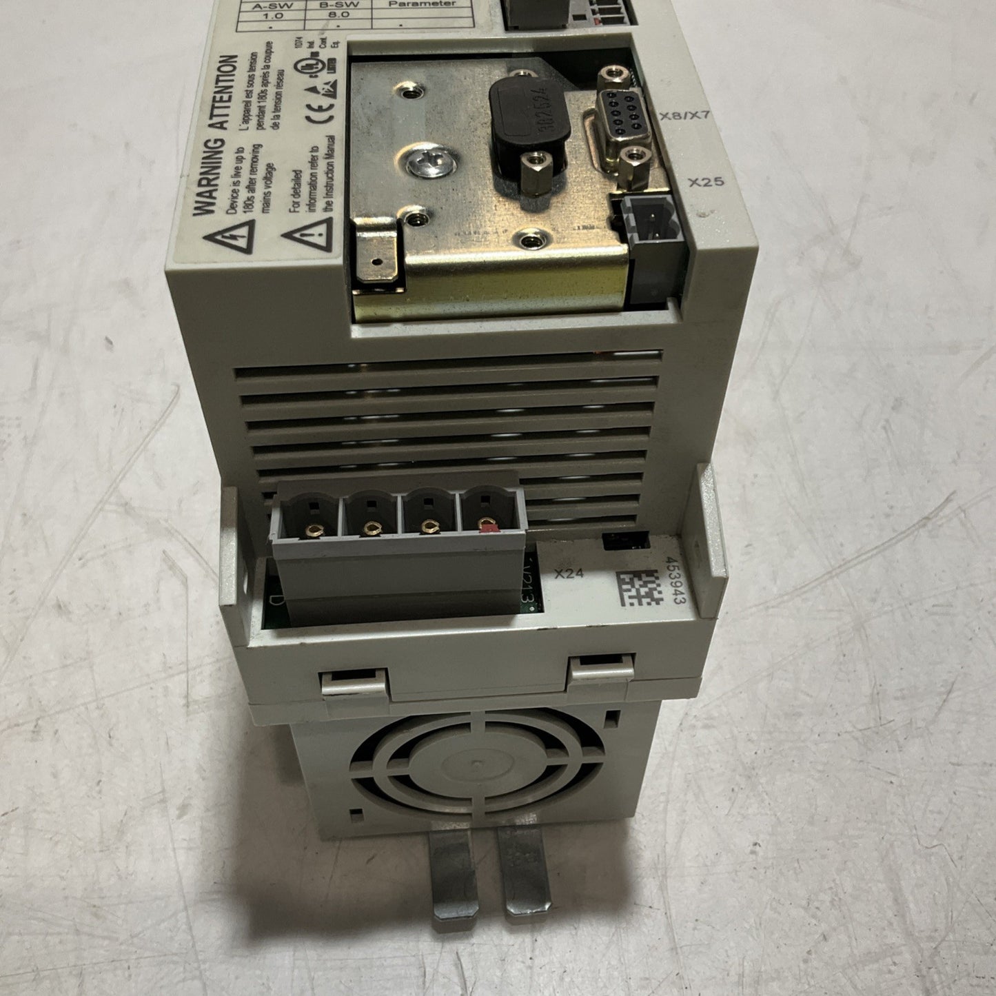 LENZE ECSEA008C4B DRIVE VARIABLE FREQUENCY CONTROLLER INVERTER XE25