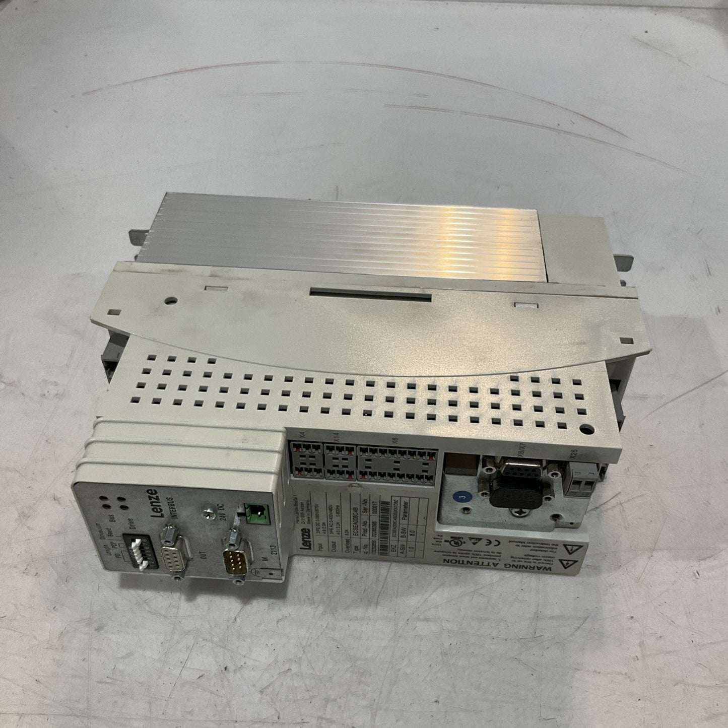 LENZE ECSEA008C4B SERVO DRIVE VARIABLE FREQUENCY CONTROLLER INVERTER XE25