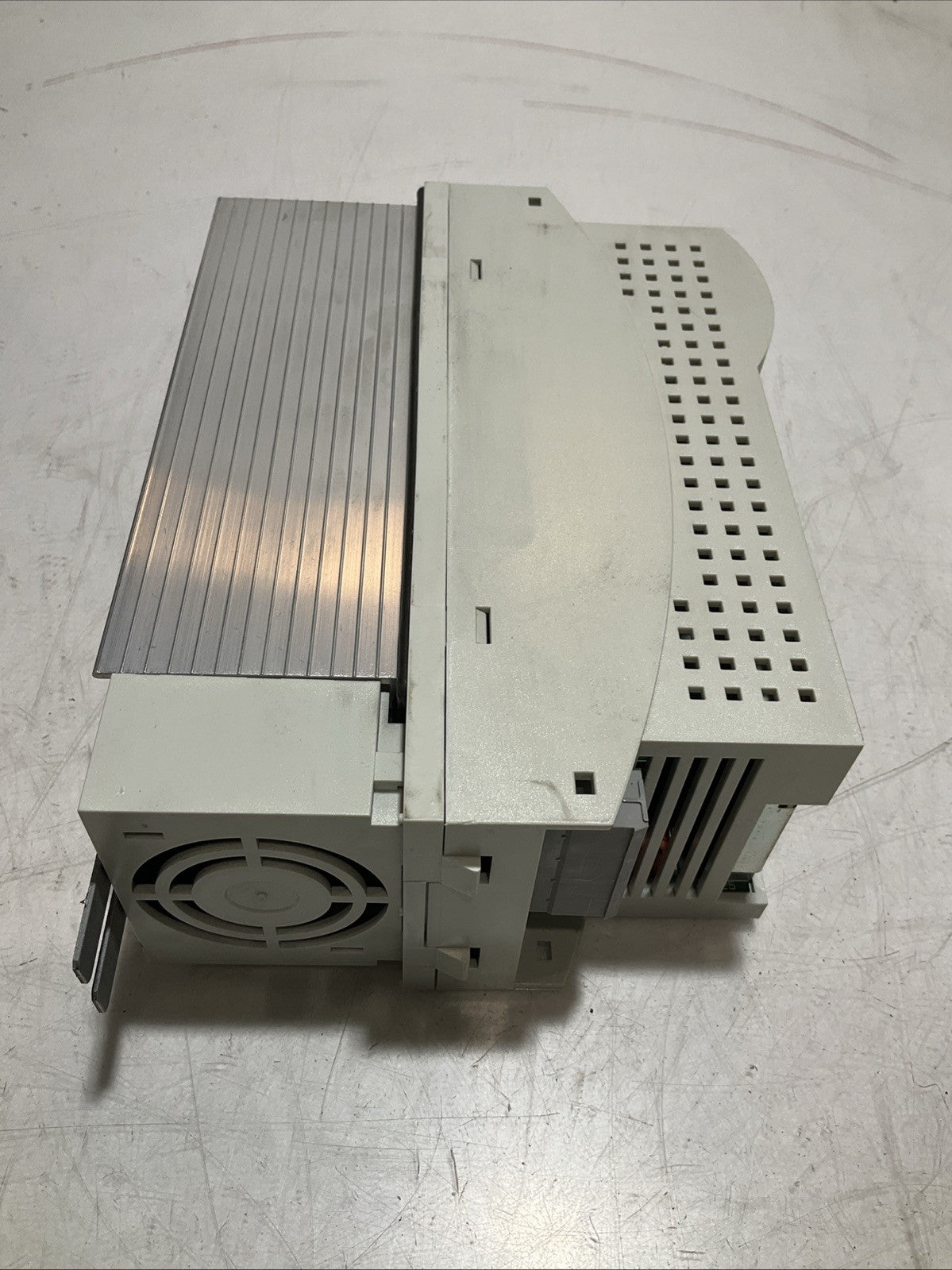 LENZE ECSEA008C4B DRIVE VARIABLE FREQUENCY CONTROLLER INVERTER EX25
