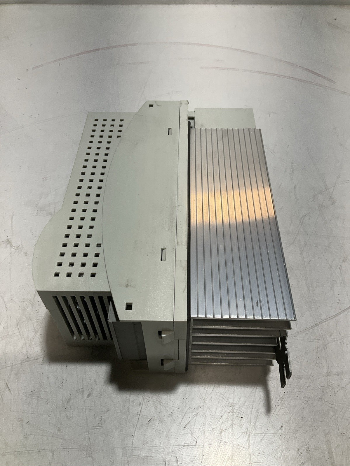 LENZE ECSEA008C4B DRIVE VARIABLE FREQUENCY CONTROLLER INVERTER EX25