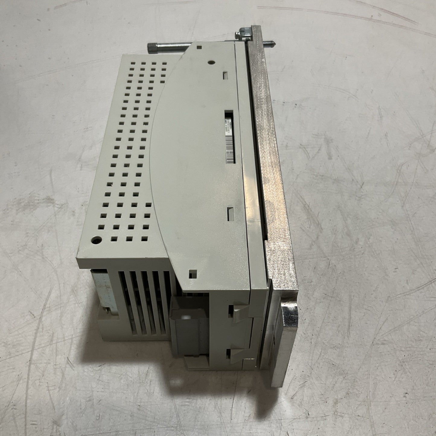 LENZE ECSCA008C48 SERVO DRIVE VARIABLE FREQUENCY CONTROLLER INVERTER XE25