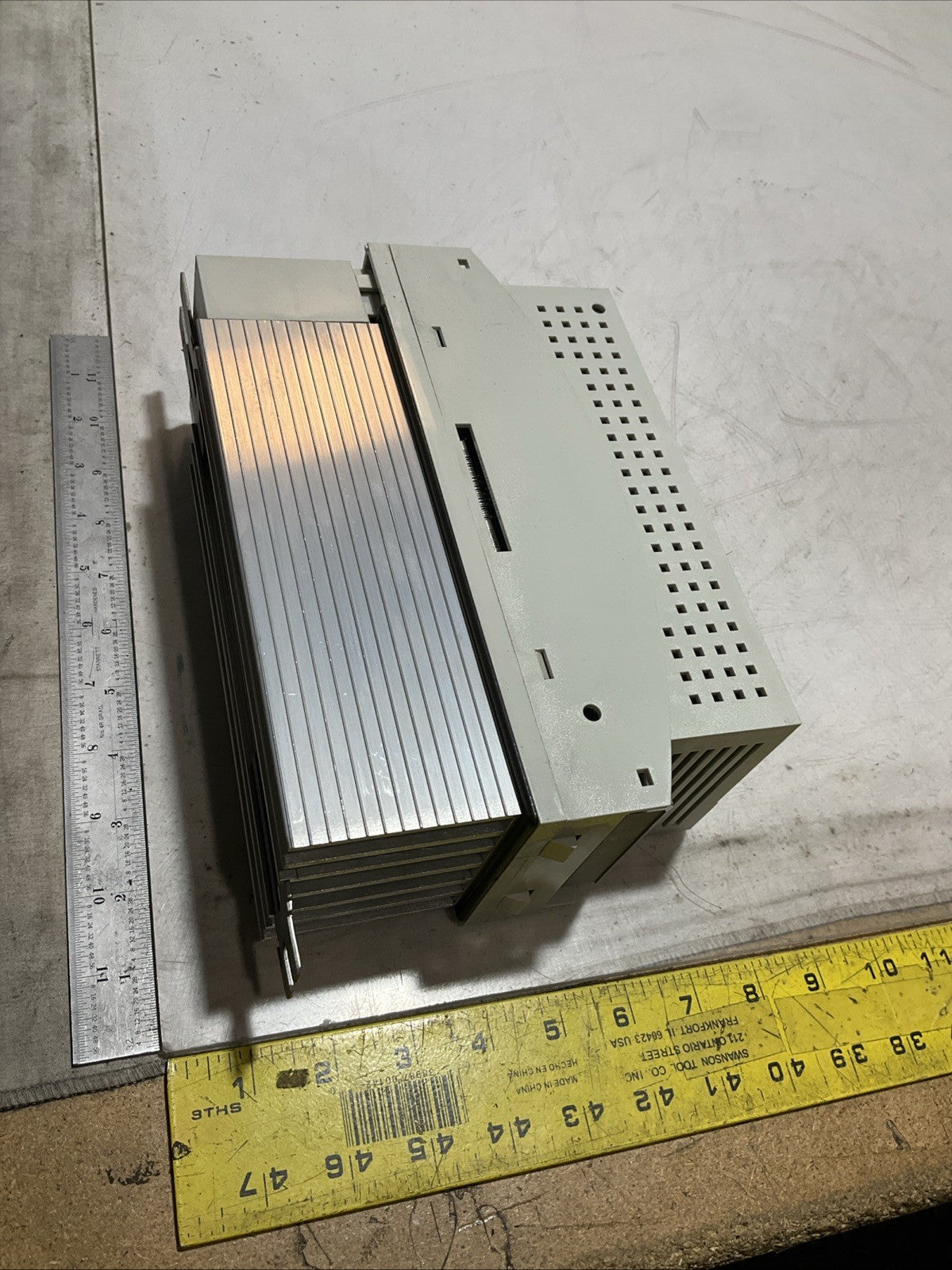 LENZE ECSEA008C4B DRIVE VARIABLE FREQUENCY CONTROLLER INVERTER EX25