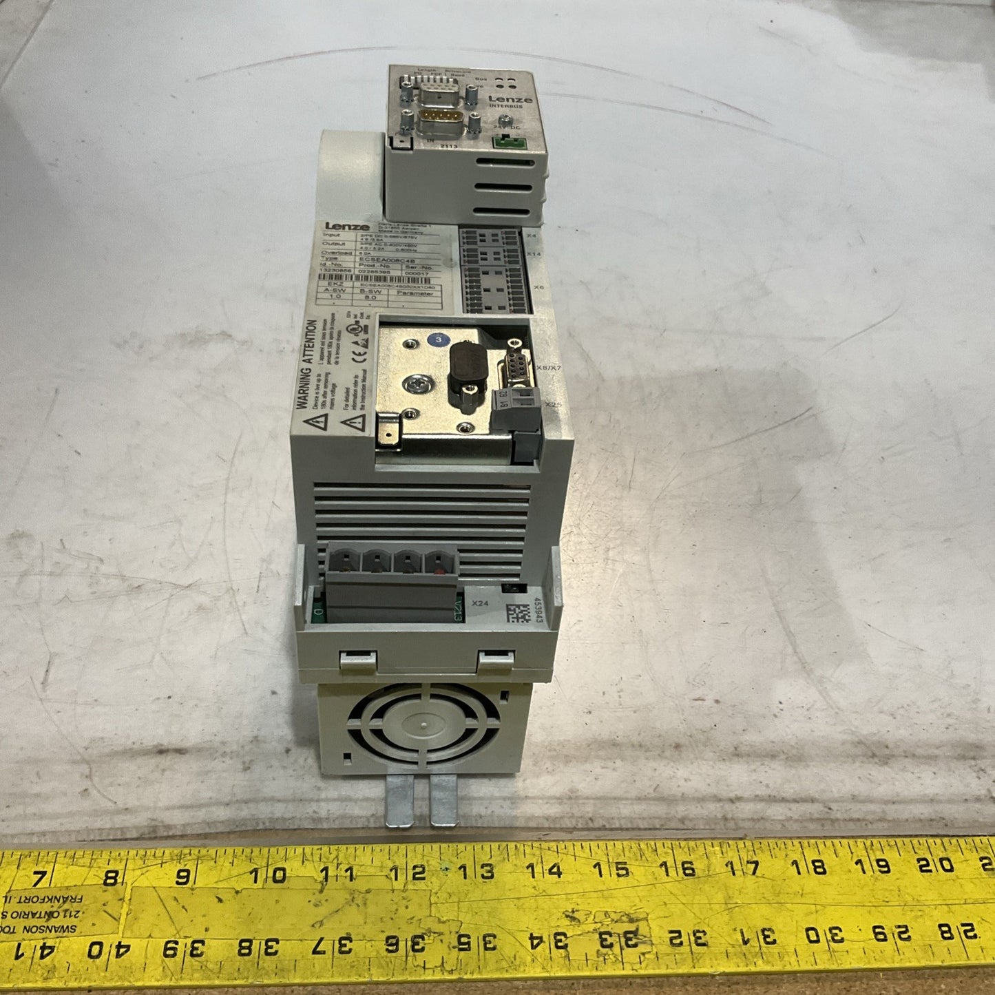 LENZE ECSEA008C4B SERVO DRIVE VARIABLE FREQUENCY CONTROLLER INVERTER XE25