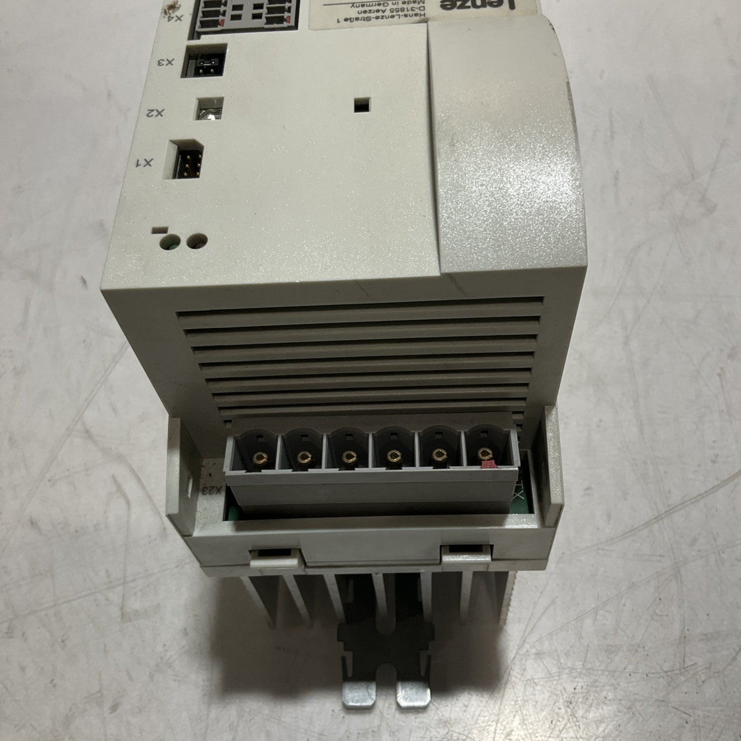 LENZE ECSEA008C4B DRIVE VARIABLE FREQUENCY CONTROLLER INVERTER XE25