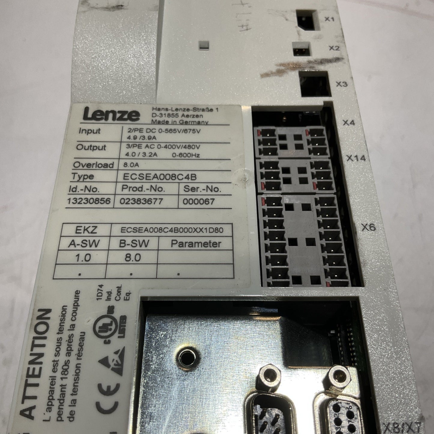 LENZE ECSEA008C4B SERVO DRIVE VARIABLE FREQUENCY CONTROLLER INVERTER XE25