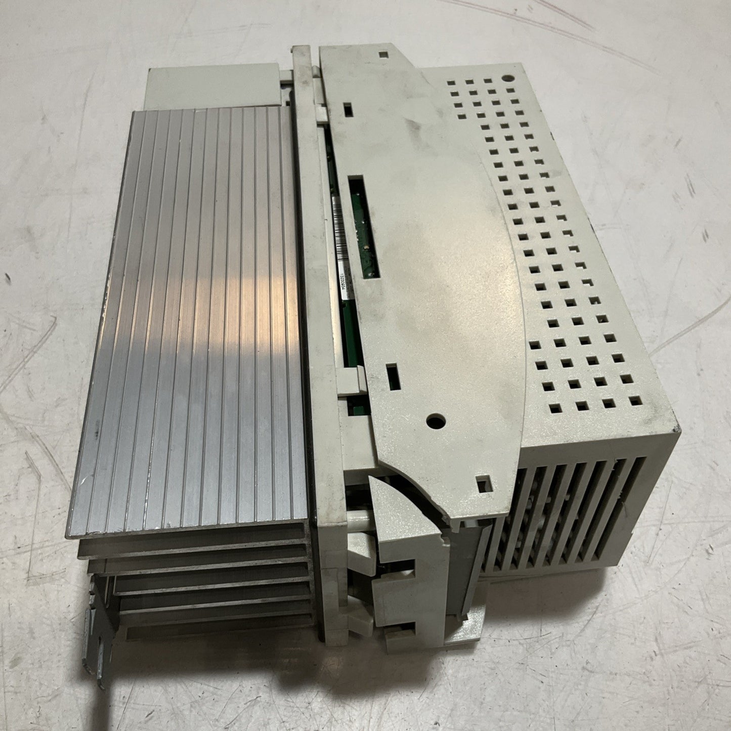 LENZE ECSEA008C4B SERVO DRIVE VARIABLE FREQUENCY CONTROLLER INVERTER XE25